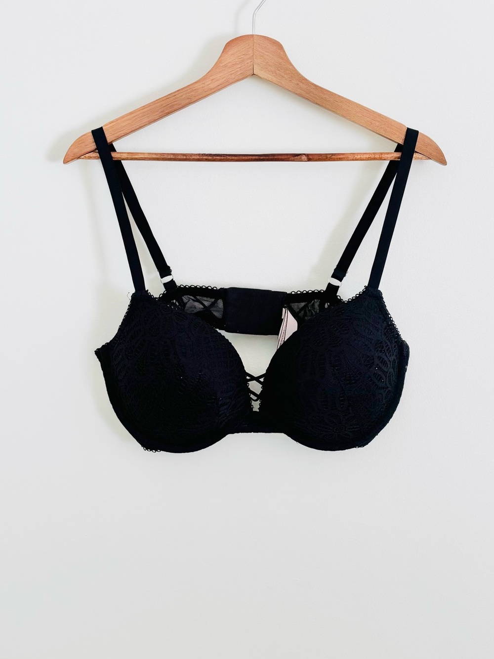 Victoria’s Secret Dream Angels Push-Up Bra in Black
